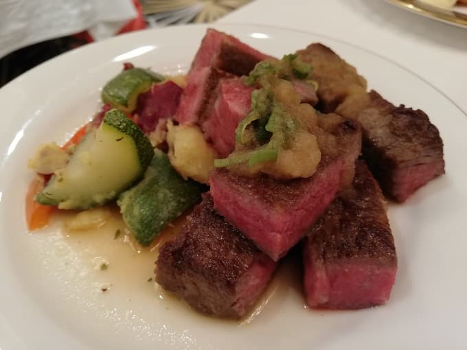 リーガロイヤルホテル京都の新春ファミリービュッフェの鉄板焼（国産牛ロース肉）