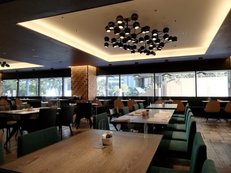 2022年ヒルトン大阪のいちごビュッフェが実施されるレストラン「フォルク キッチン」の店内の様子
