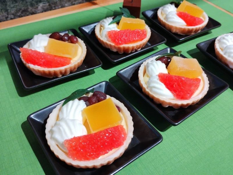 2022年ANAクラウンプラザホテル大阪「デザート＆ランチブッフェ〜サマーフルーツ〜」のおすすめスイーツのマンゴーわらび餅最中
