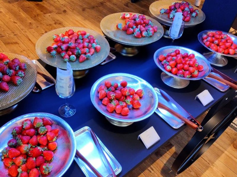 セントレジスホテル大阪のいちごビュッフェのフレッシュ苺8種の食べ放題
