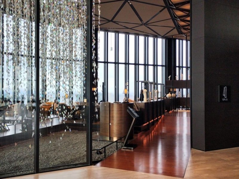 2024年のコンラッド大阪のいちごアフタヌーンティーが実施されるレストラン「40 Sky Bar & Lounge」