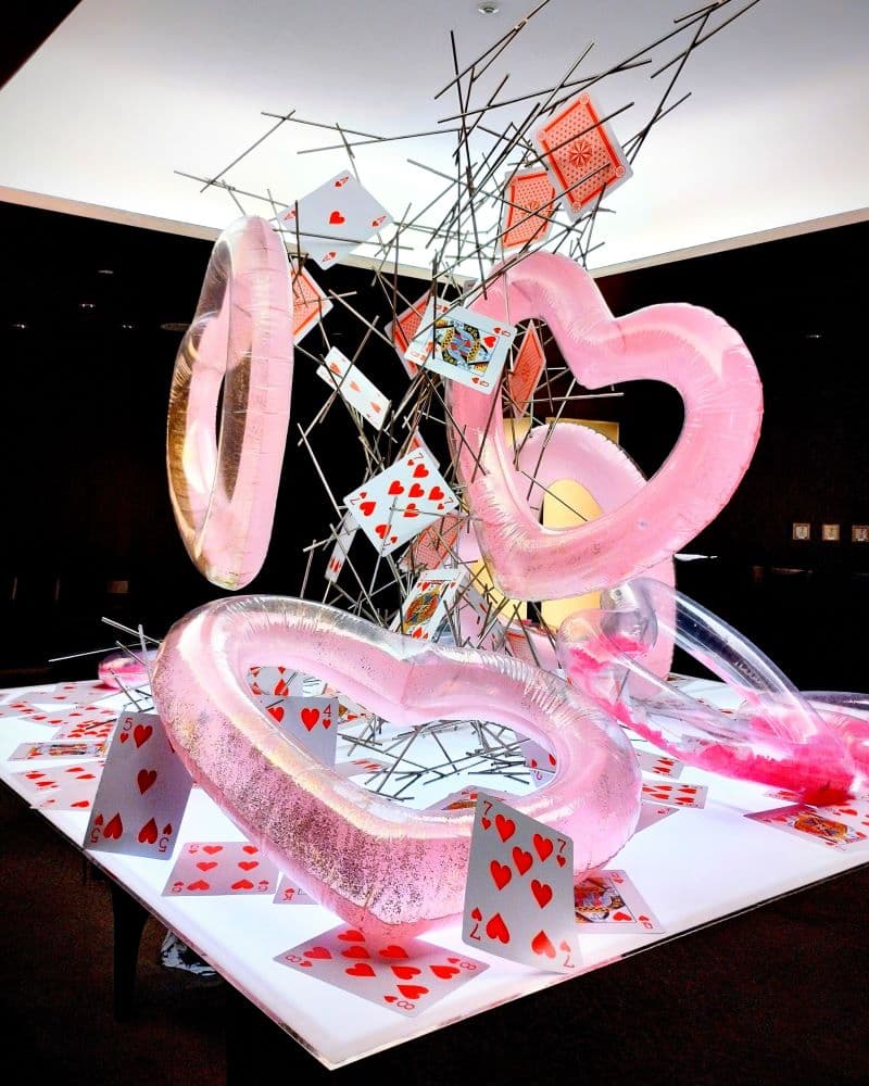 2024年初夏のANAクラウンプラザホテル大阪のアフタヌーンティー「Pink Afternoon Tea 〜Heart〜」の装飾